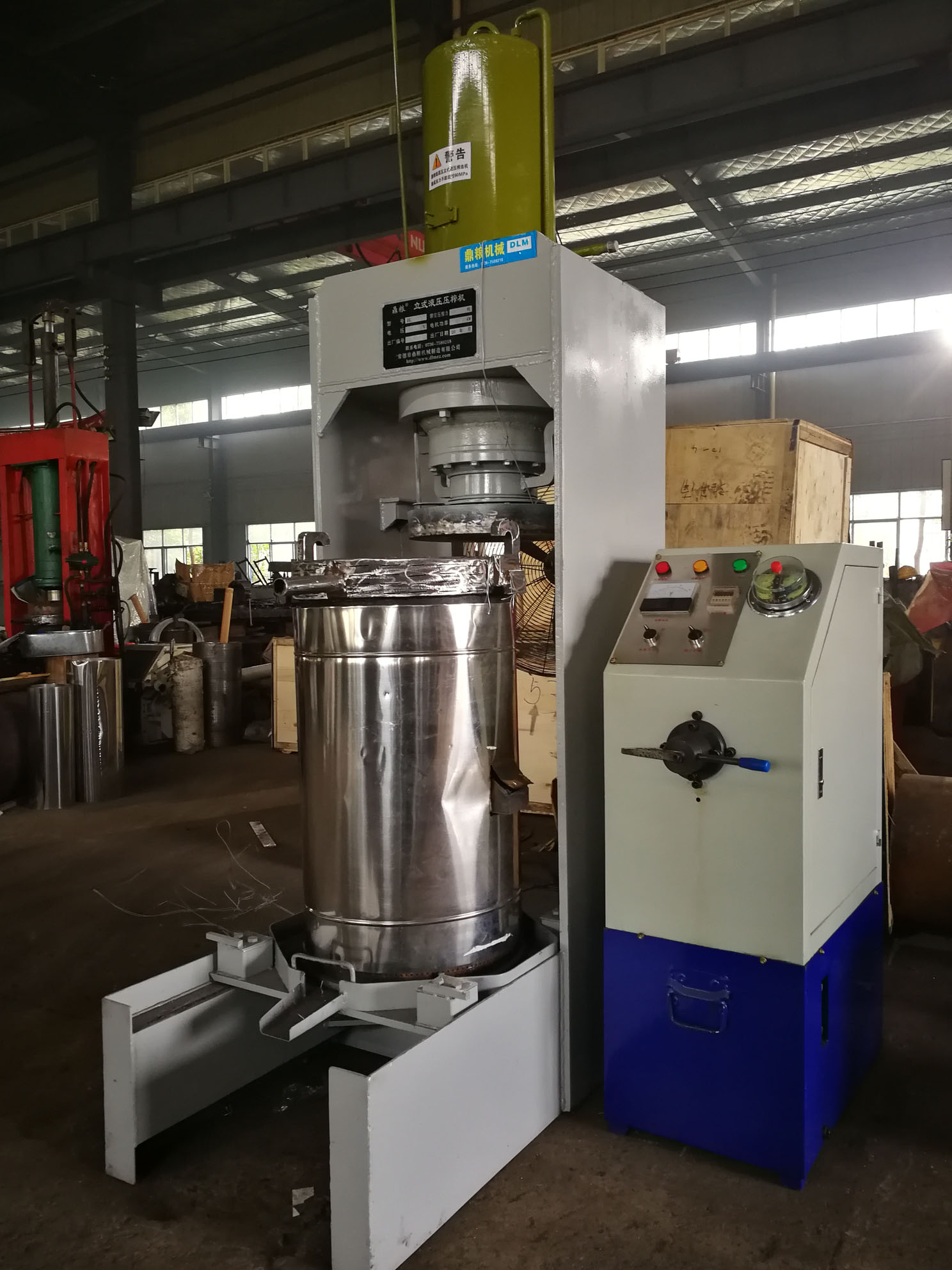 不銹鋼超高壓立式液壓壓榨機，果汁壓榨機，果渣壓榨機，藥材壓榨，油渣處理，白土壓榨